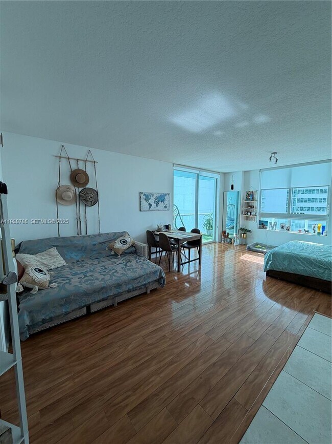 Building Photo - 1900 N Bayshore Dr