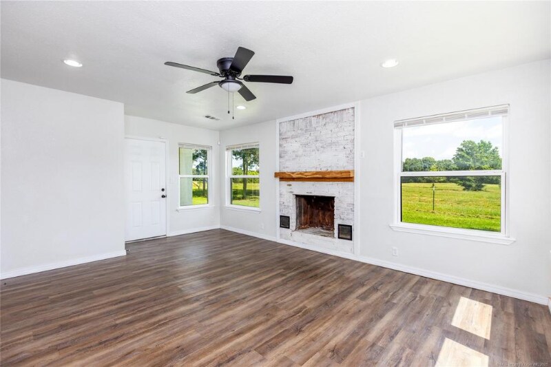 Building Photo - 850 N 4015 Rd