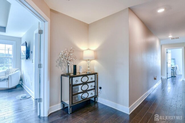 Building Photo - 1529 Paxton Ln