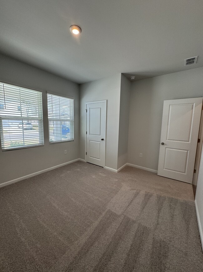 Building Photo - 3067 Visionary Dr