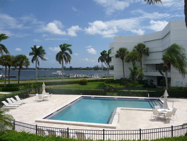 Primary Photo - 3701 S Flagler Dr