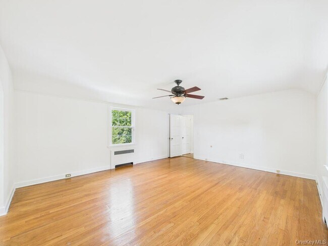 Building Photo - 75 Lord Kitchener Rd