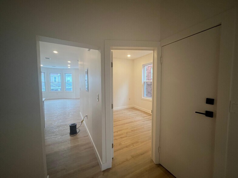 Building Photo - 13 Bartholdi Ave