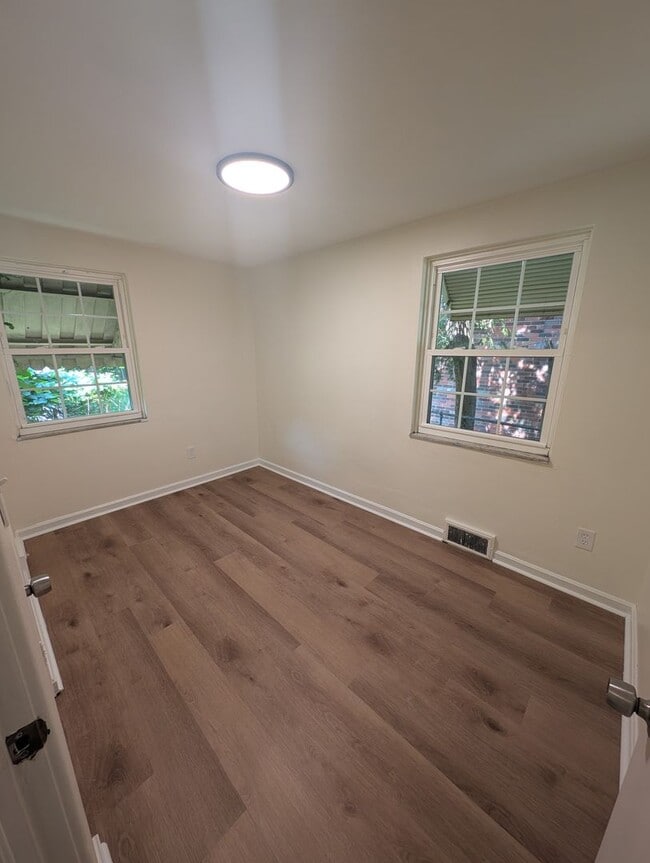 Building Photo - Newly Renovated 3Bd/2Bath Home with Bonus Room -- Available NOW!