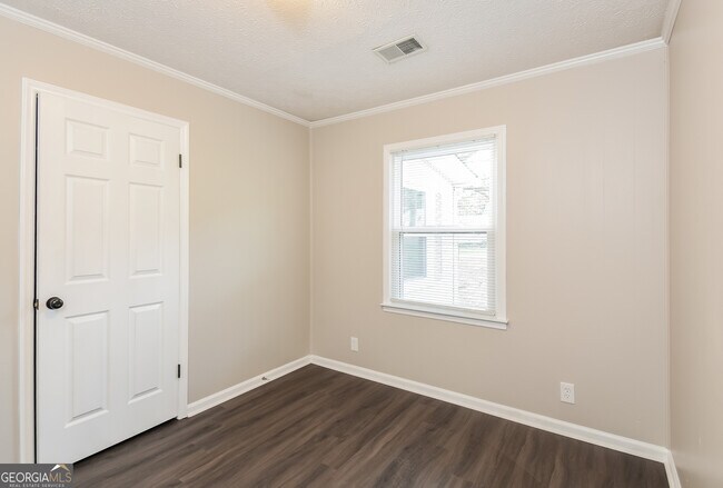 Building Photo - 19 Sioux Rd NE