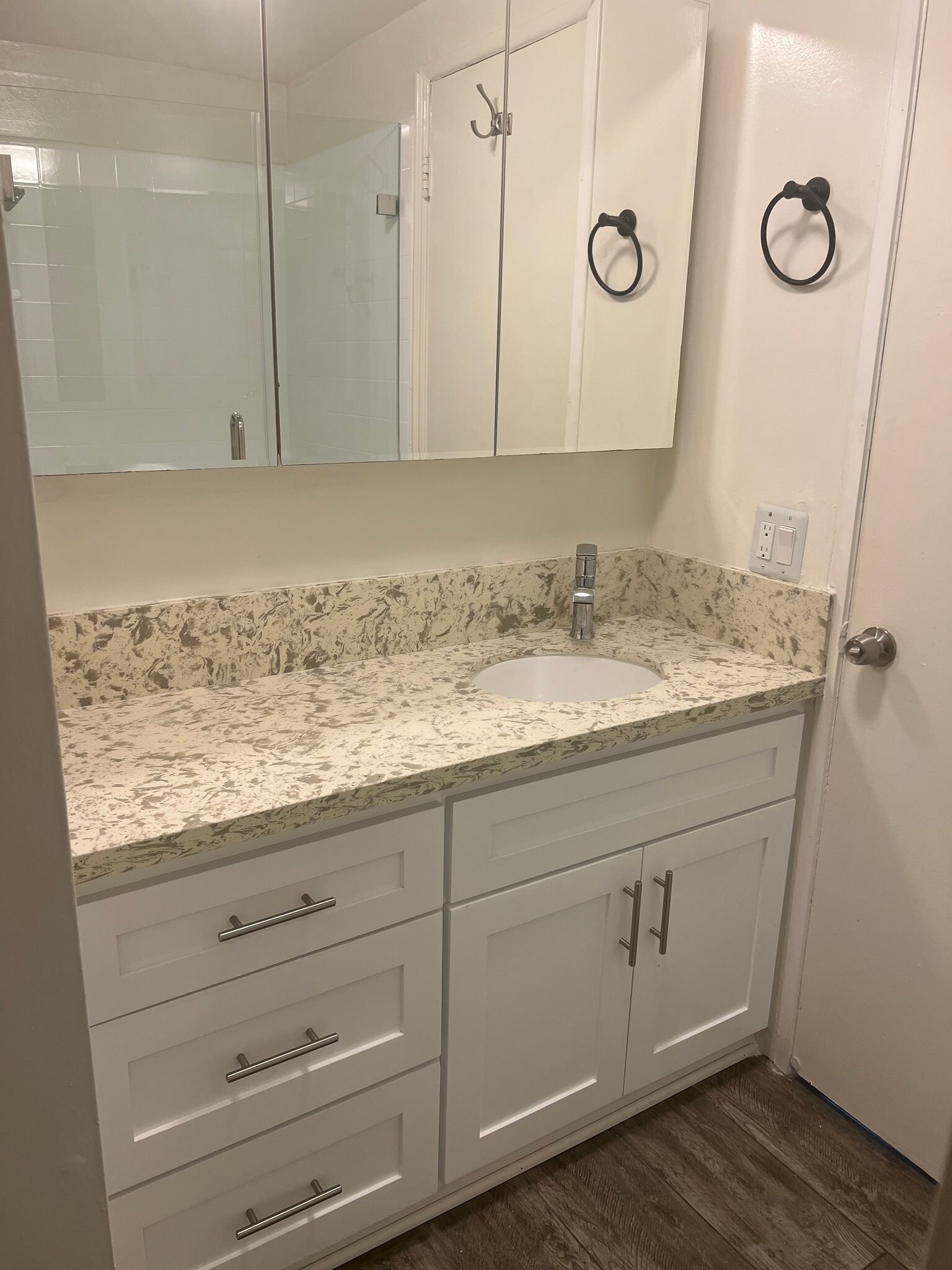 Building Photo - 4015 Crest Dr