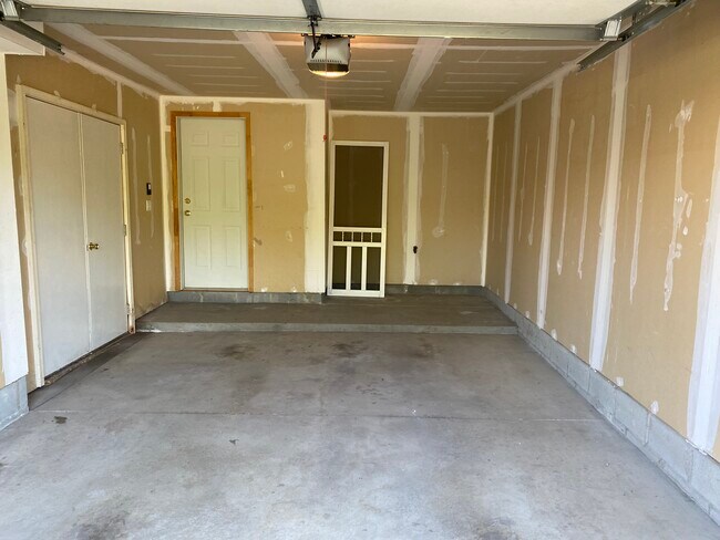 Building Photo - 3583 Oakmonte Blvd