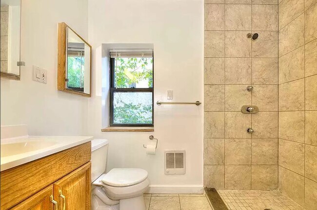 Building Photo - Ninth Avenue