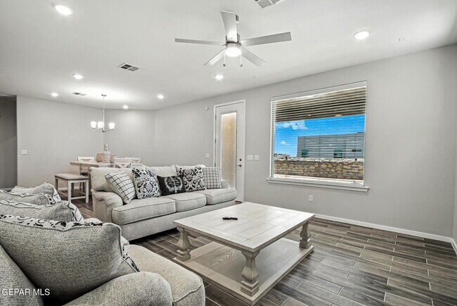 Building Photo - 349 Loddon St