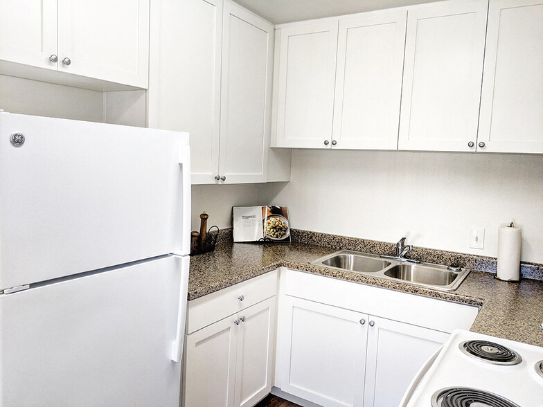 White shaker-style cabinets in kitchens - Stratton Apartment Homes