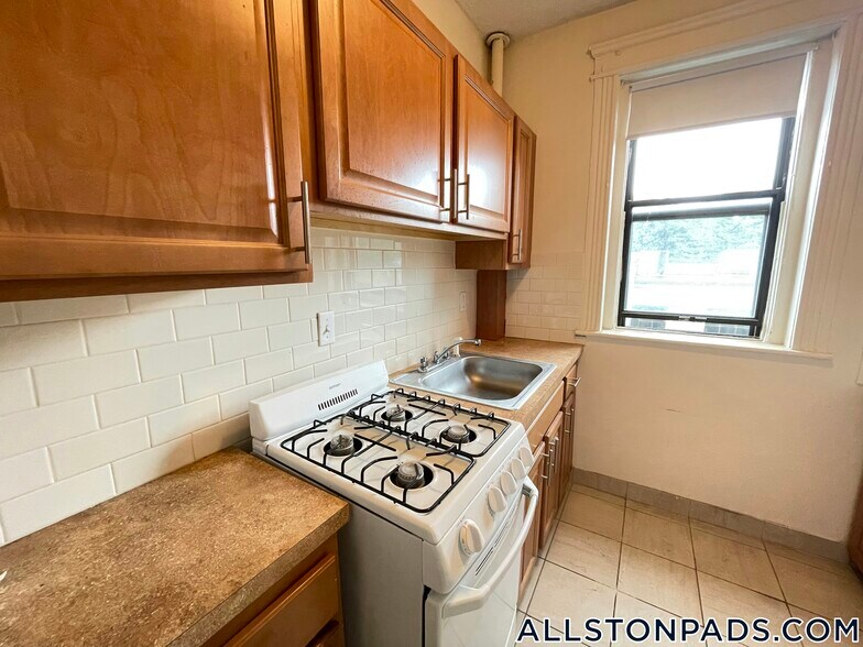 Building Photo - 1148 Commonwealth Ave