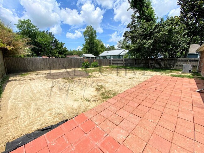 Building Photo - 3BR/2BA Home with Attached Garage & Fenced Backyard in an Established Lake Charles Neighborhood