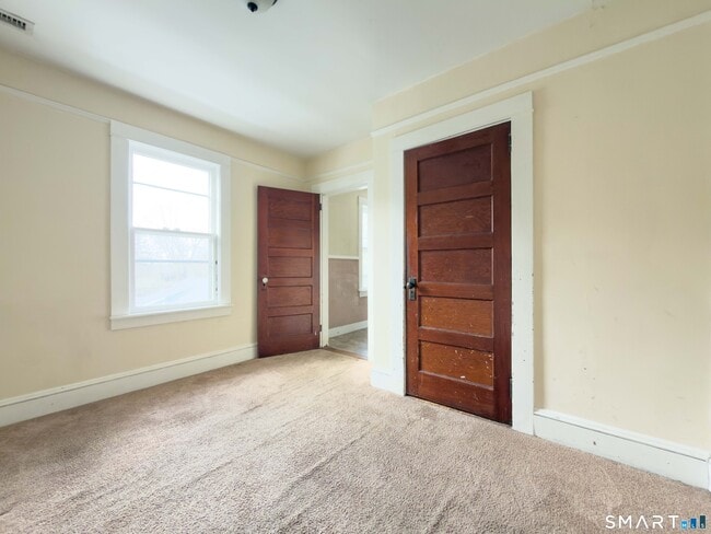 Building Photo - 72 Roosevelt Ave