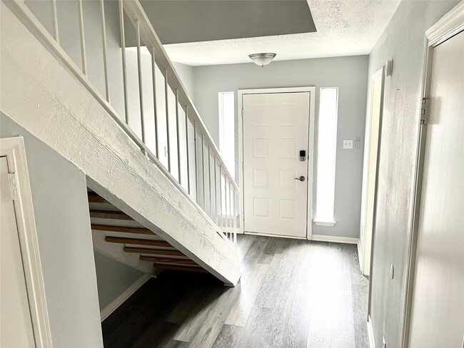 Building Photo - 800 Country Pl Dr