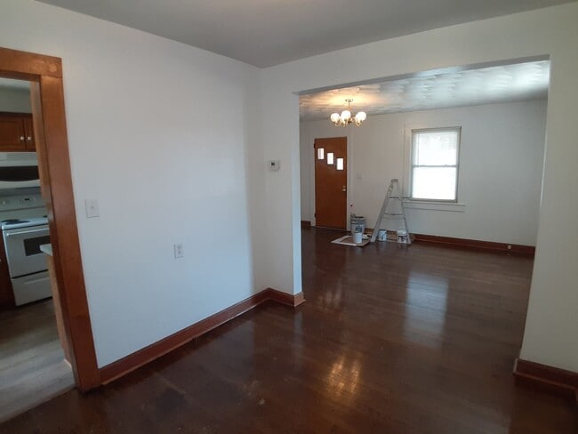 Building Photo - Radford, 2 BR / 1 BA, Available