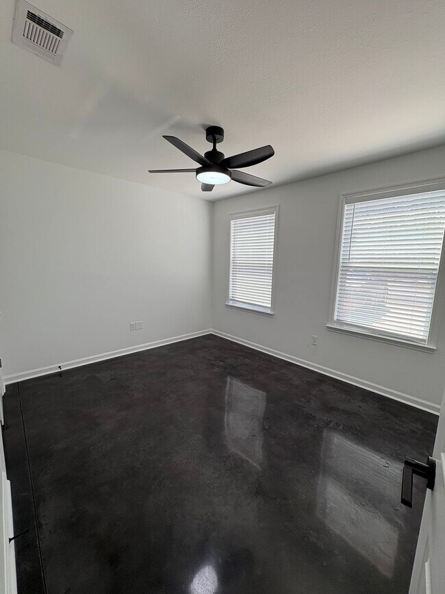 Building Photo - 3 Bedroom COMING SOON!