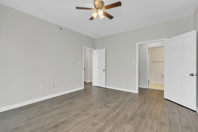 Building Photo - 606 Rolling Hill Walk