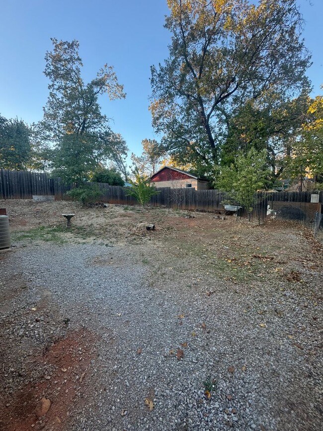 Building Photo - Quiet Home Located in Shasta Lake