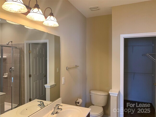 Building Photo - 4098 Holly Villa Cir