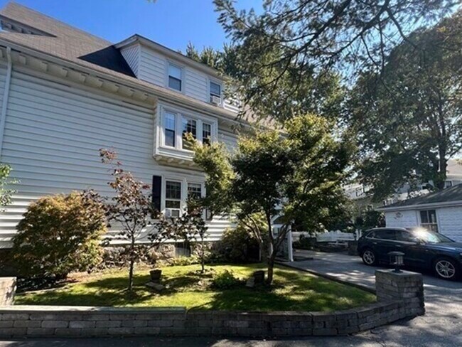 Building Photo - 100 Church St