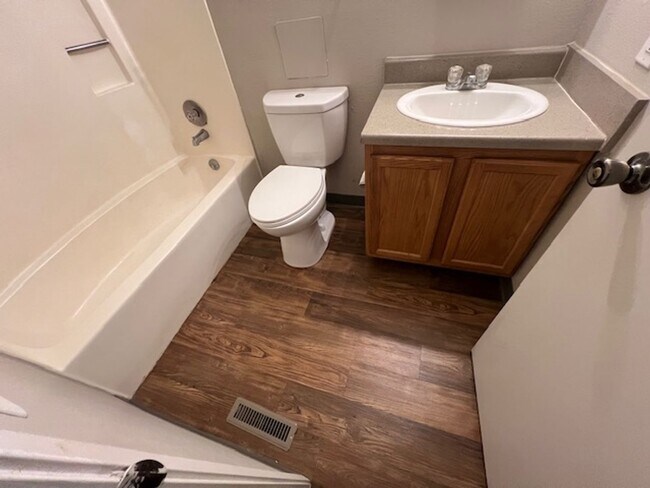 Building Photo - 2557 Nicholas Ct