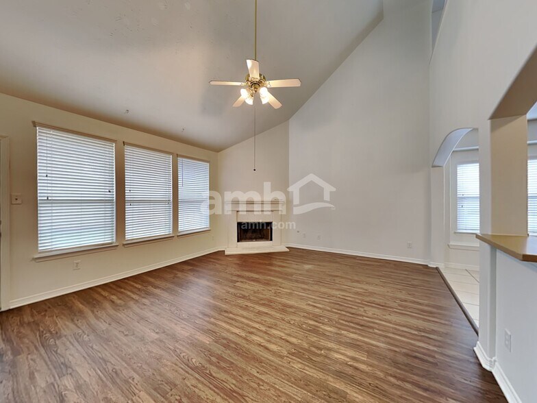 Building Photo - 28726 Hidden Cove Dr