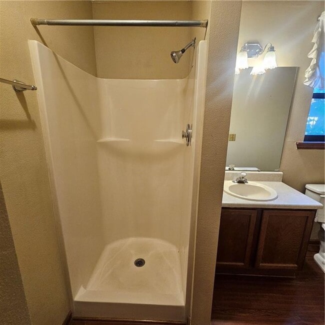 Building Photo - 20 Brooks Ln