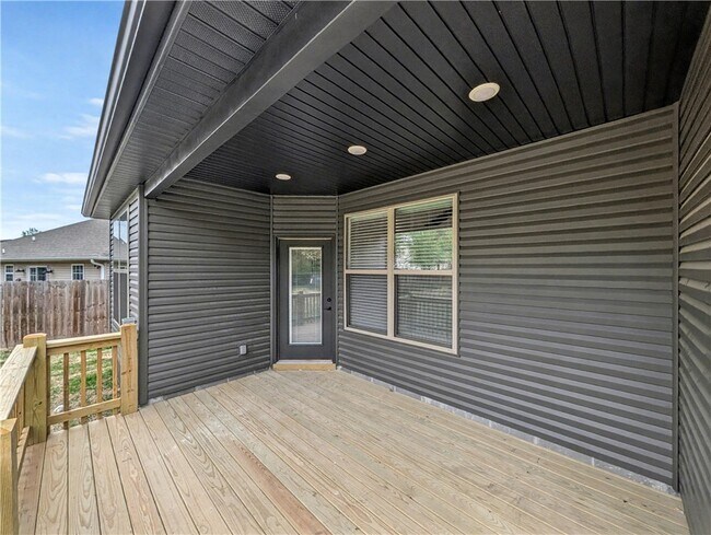 Building Photo - 18 Hillswick Dr