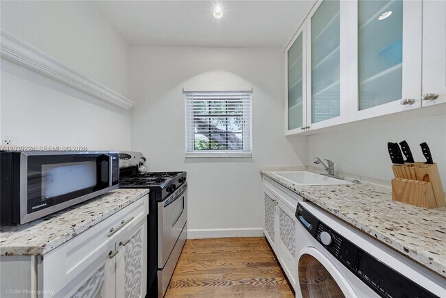 Building Photo - 439 15th St