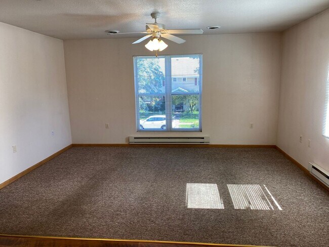 Building Photo - 127 E Rives St