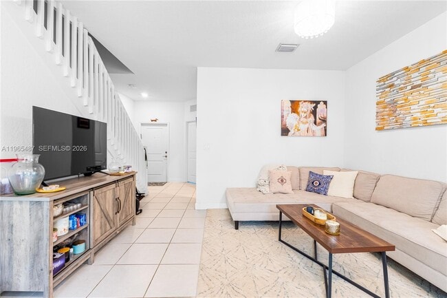 Building Photo - 817 NE 211th St