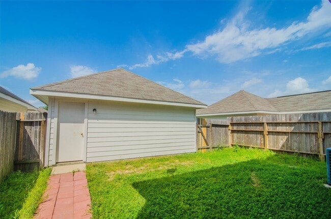Building Photo - 6415 Mountain Pines Ln
