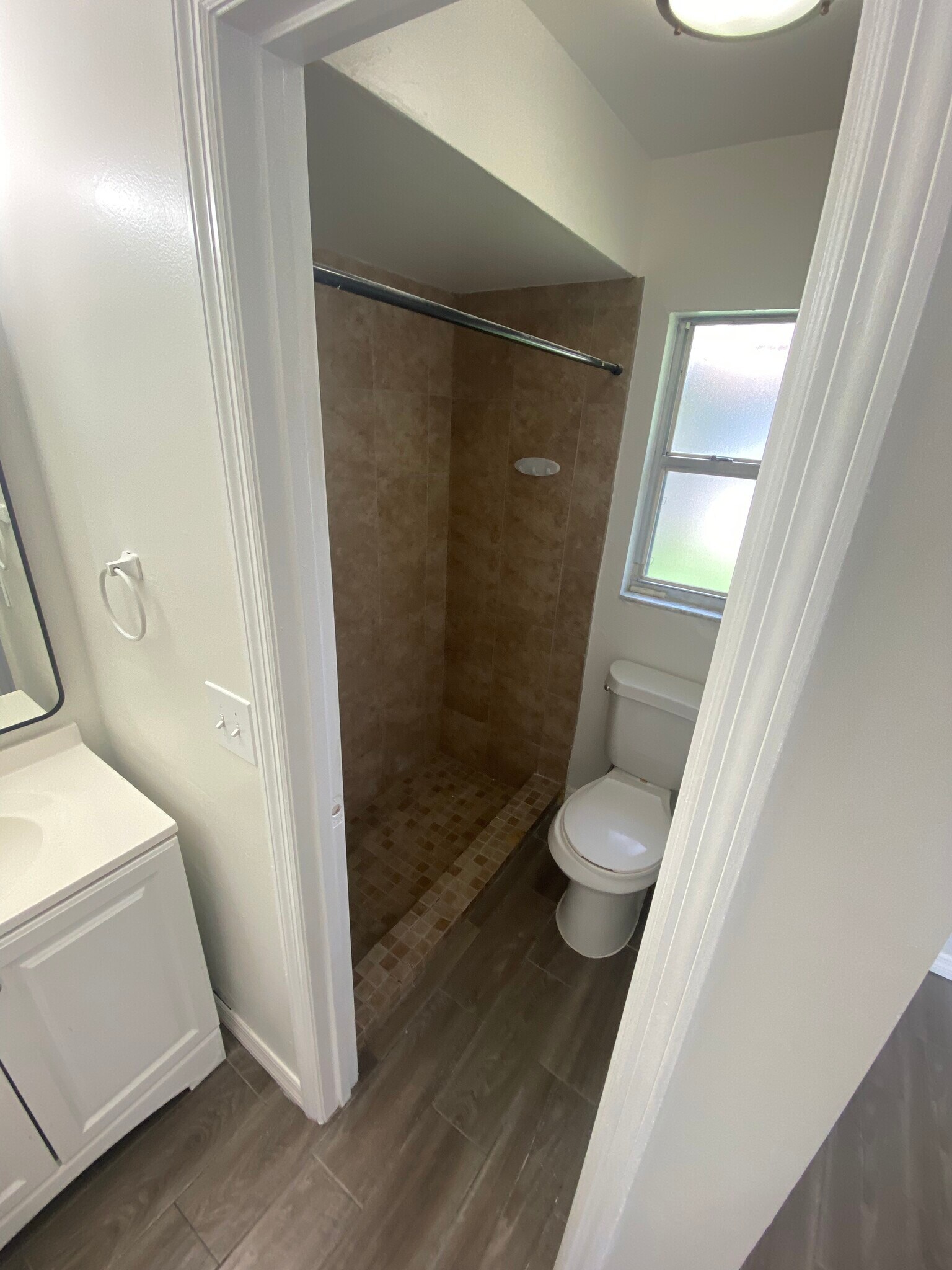 Primary bathroom - 5210 Sunrise Blvd