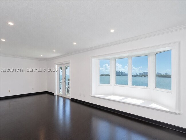 Building Photo - 8041 NE Bayshore Ct