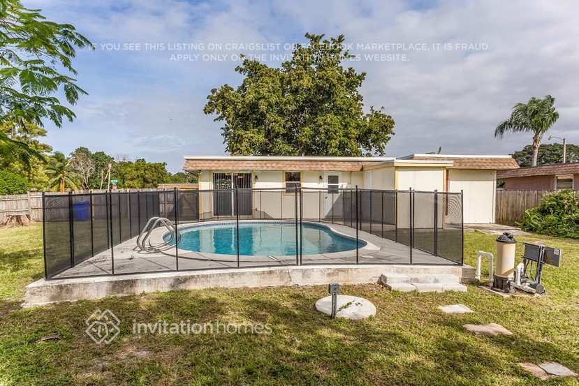 Building Photo - 6904 NW 79th St