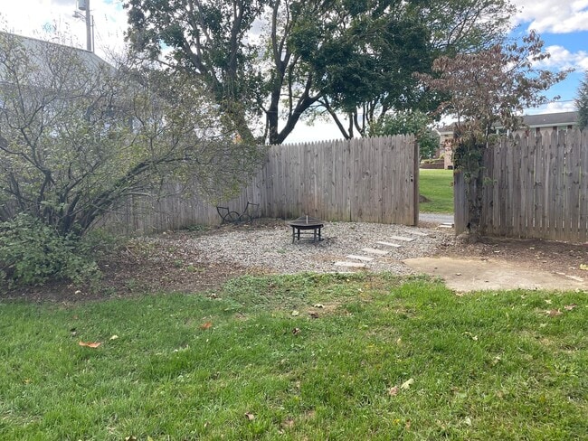 Building Photo - Spacious 3 Bedroom Townhome in Mount Joy -...