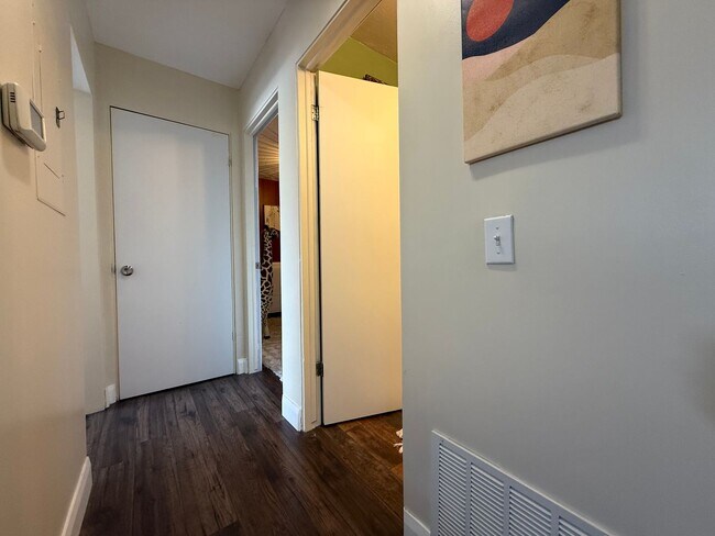 Building Photo - Modern Comfort in the Heart of West Jordan...