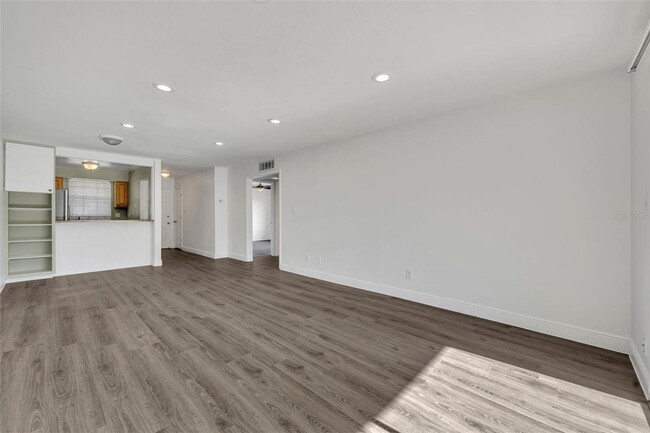 Building Photo - Fantastic Winter Park Condo