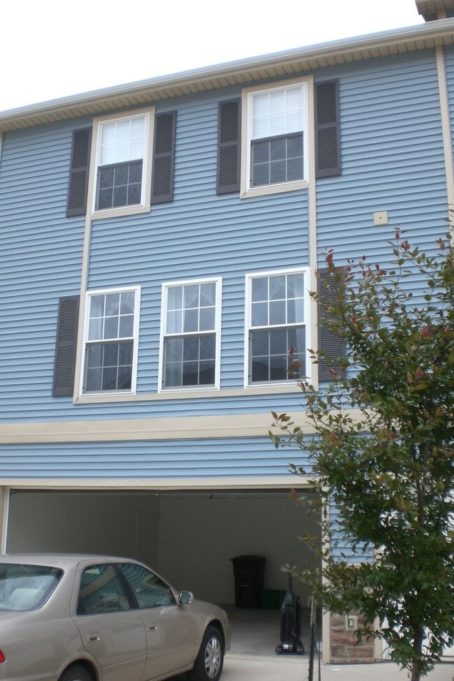 Primary Photo - 936 McKinley Ave