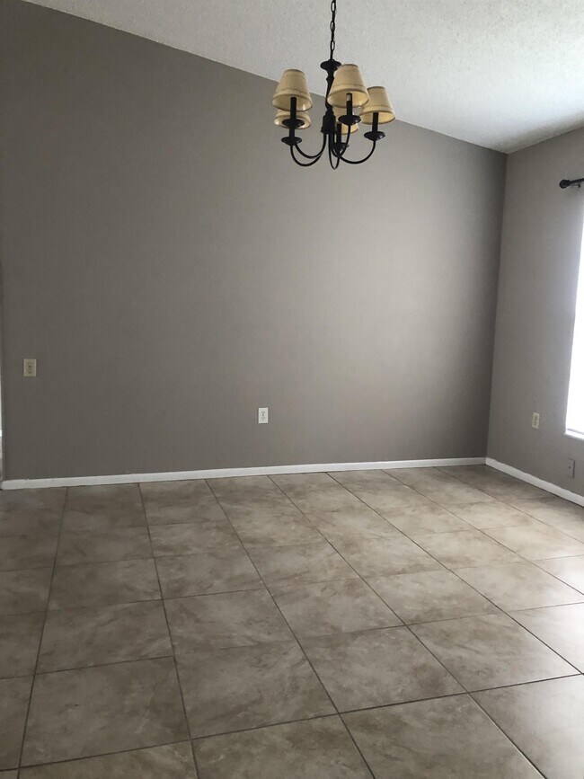 Building Photo - 456 Boxwood Ct