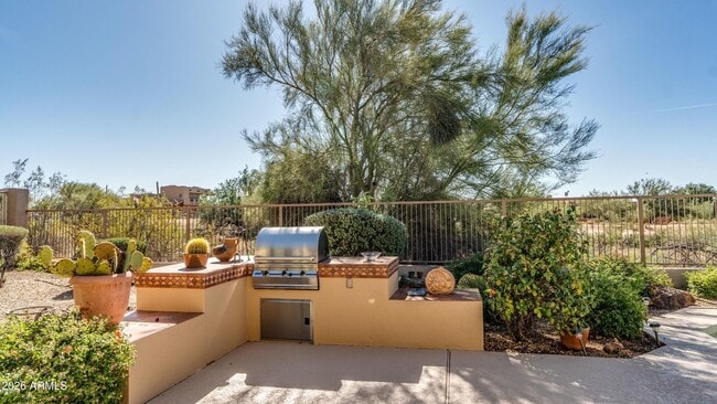 Building Photo - 6461 E Crested Saguaro Ln