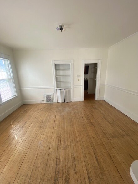 Building Photo - 21 Bentley St