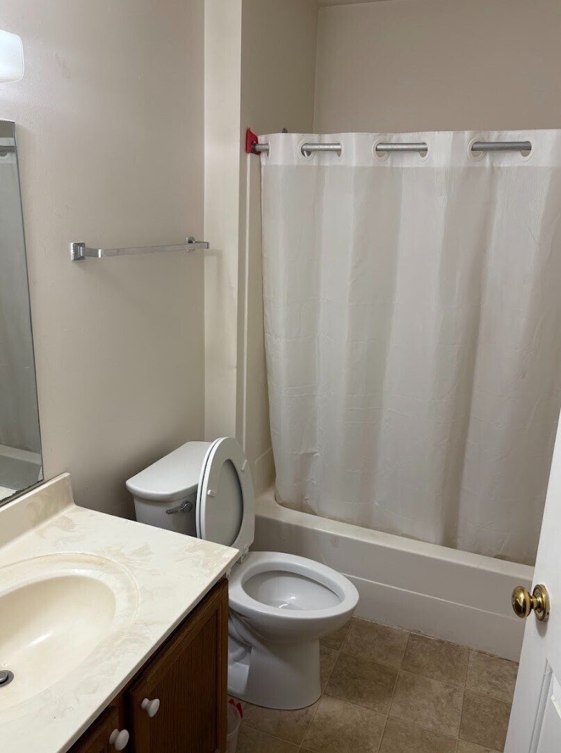 Bathroom - 15 S Shafer St