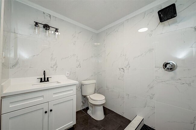 Building Photo - 23130 Bayleaf Dr