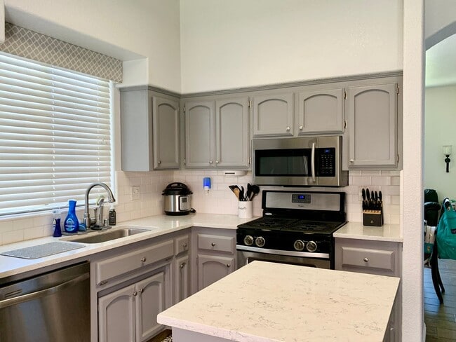 Building Photo - Beautifully Updated Home in Tevis Ranch - ...