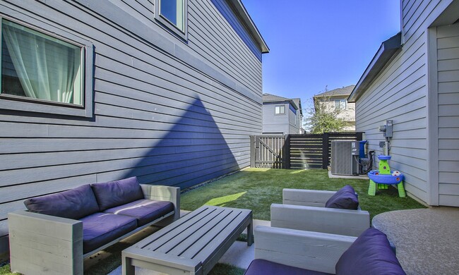 Building Photo - 18618 Admiration Dr