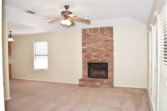 Building Photo - 7009-7011 Overton Park
