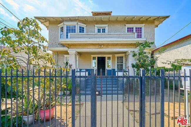 Building Photo - 1347 Valencia St