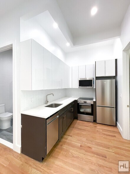 Building Photo - GRAND STREET / Spacious Williamsburg 3-Bed...