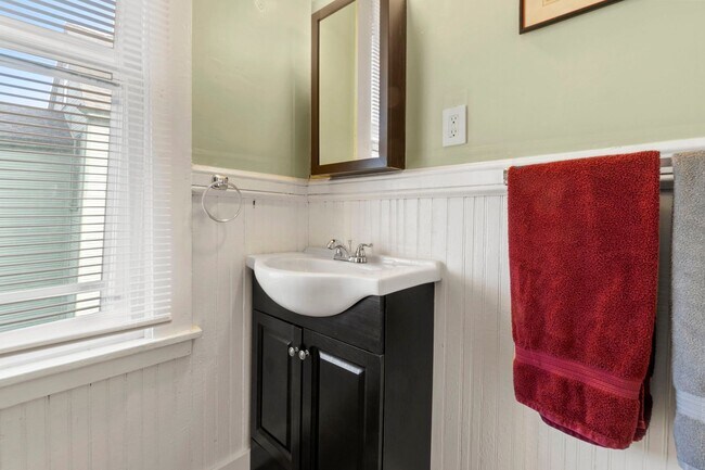 Building Photo - Downtown Smithfield: Beautiful, furnished apartment for rent